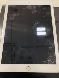 iPad5のガラスが割れた・・・