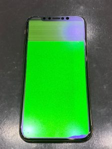 アイフォンXS液晶が緑に