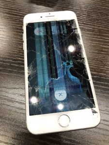 ガラス割れ重度のiPhone７