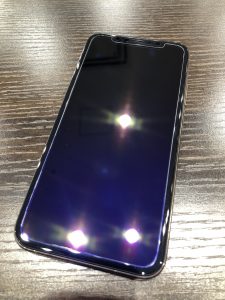 iPhoneXSバッテリー交換　保護ガラス貼付